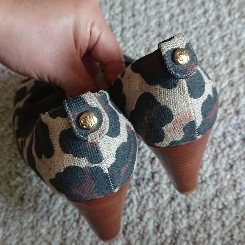 Stuart Weitzman fabric Leopard flowers Print Peep Toe wedges Size 10M